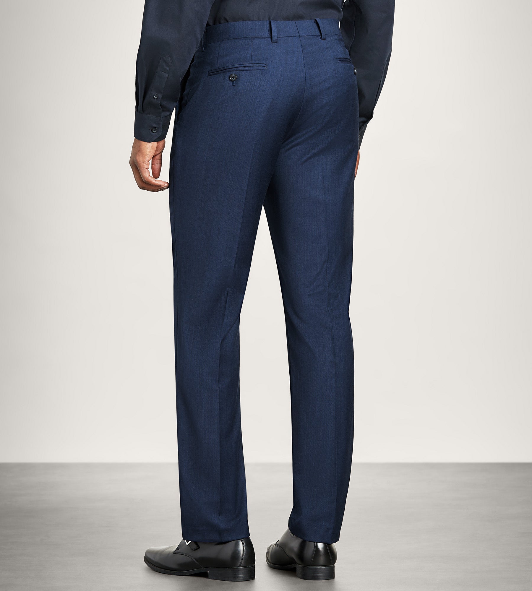 What are Modern Fit Pants for Men: Stylish Comfort Guide