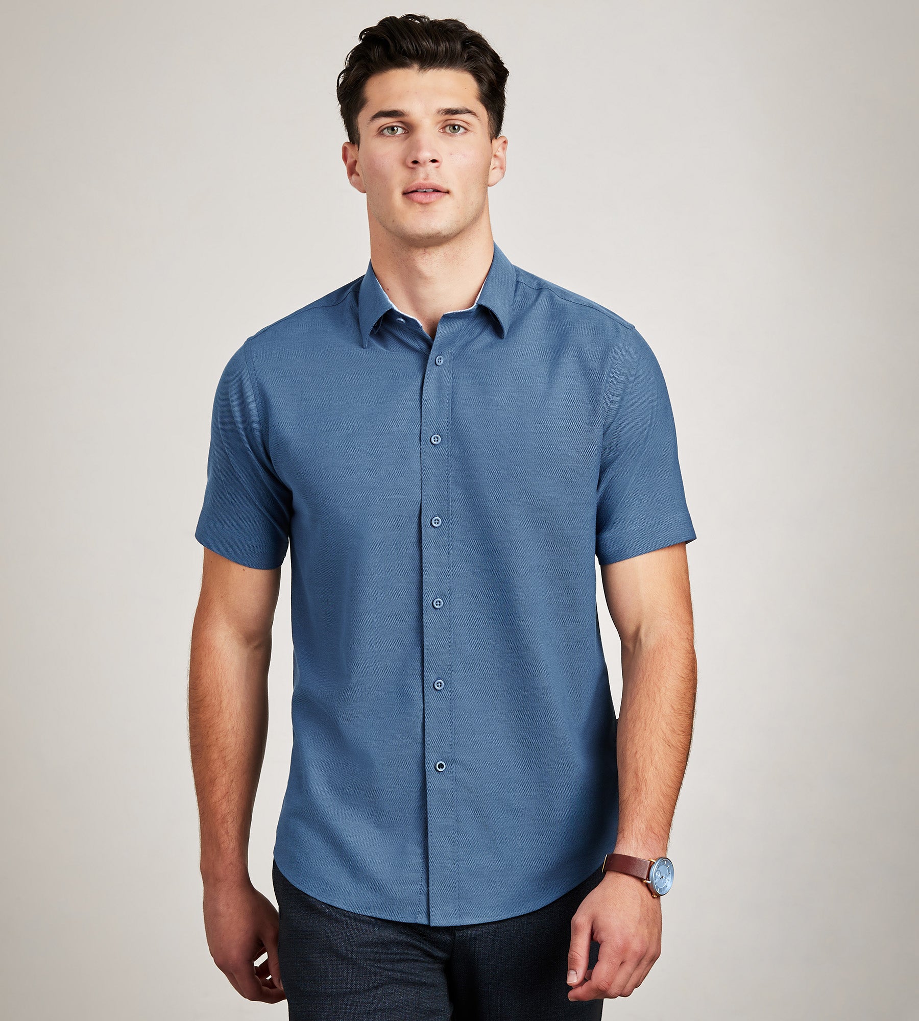 Modern Fit Short Sleeve Soft Touch Stretch Linen Like Casual Shirt