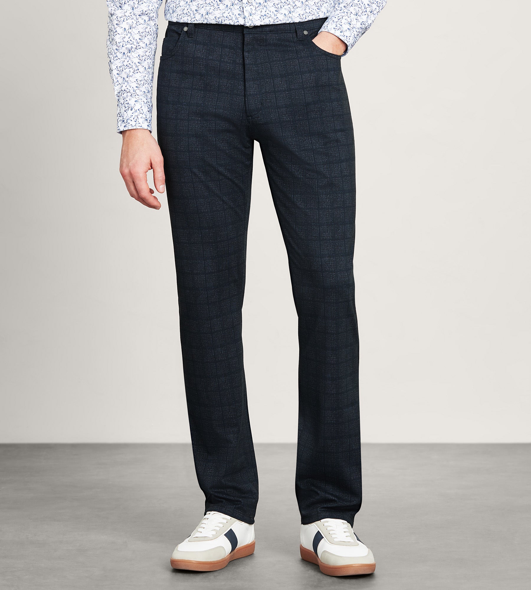 Modern Fit 4-way Stretch 5-Pocket Check Casual Pant