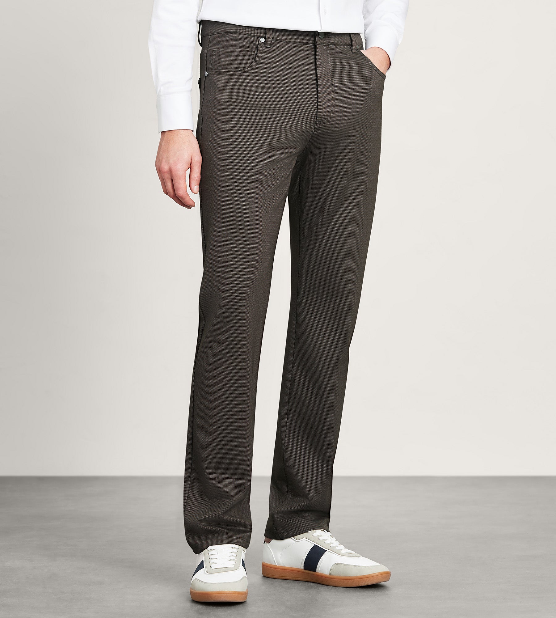 Pantalon décontracté à pois, coupe moderne, extensible dans les 4 sens